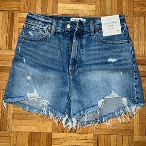 NWT Abercrombie Curve Love The 4” Mom Short High Rise